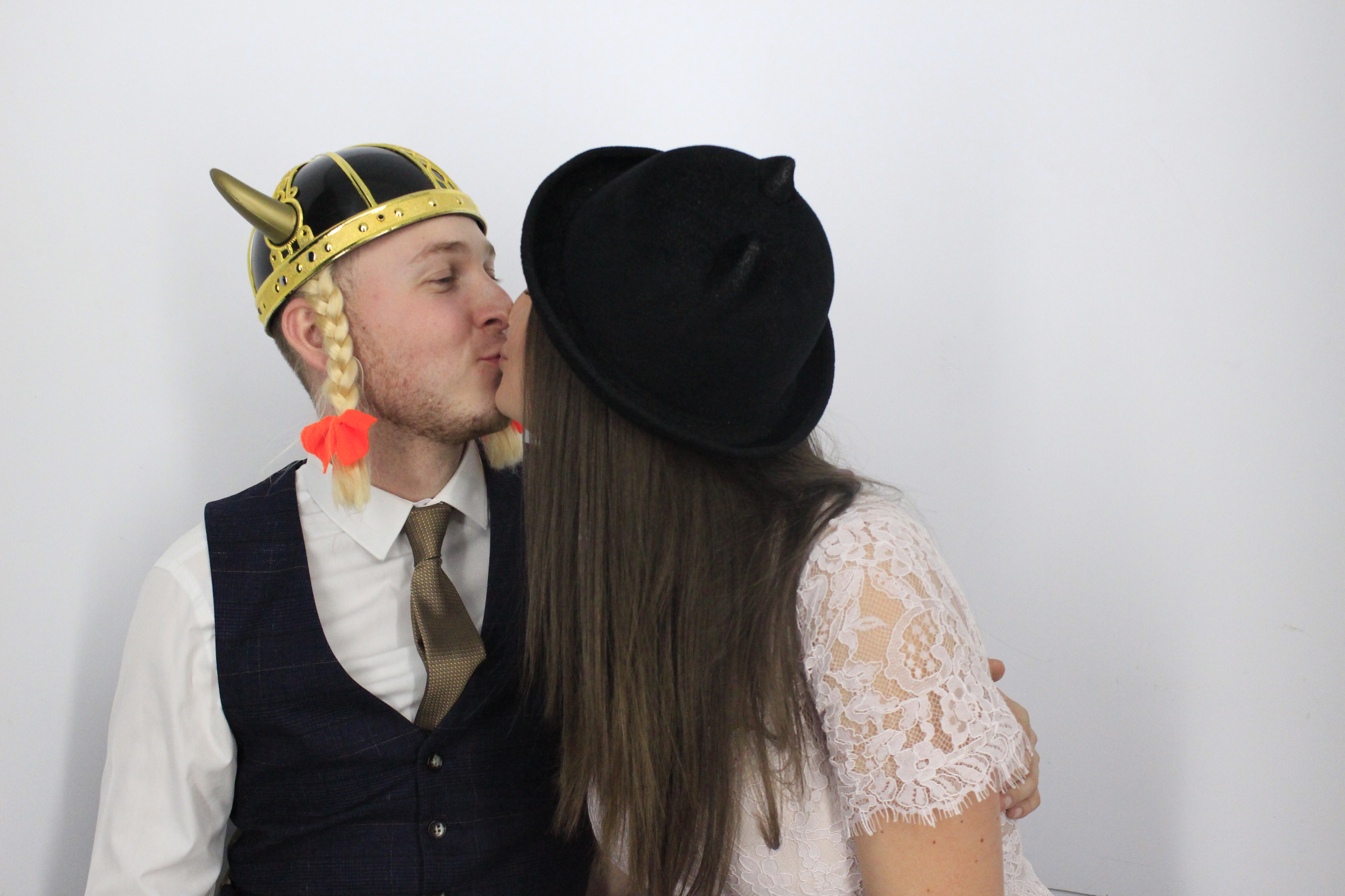 Simon & Muna  | View more photos from the event at gallery.myphotoboothexperience.co.uk/u/MyPhotoBoothExperienceLtd/Simon-Muna
